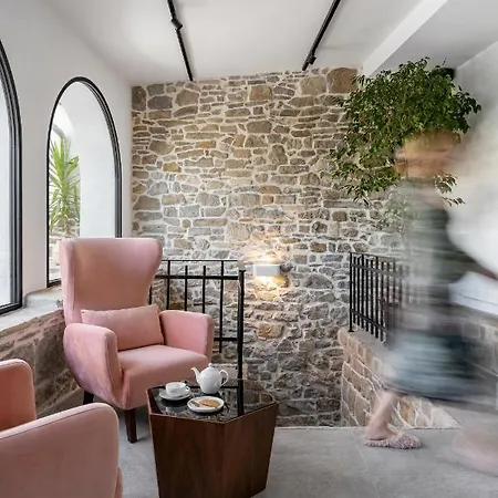 Bridges ヴェリコ・タルノヴォ